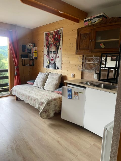 Kitchen or kitchenette, Living room, Seating area