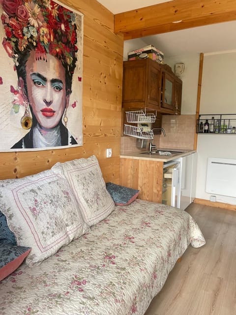 Kitchen or kitchenette, Living room, Lounge or bar, Seating area, storage