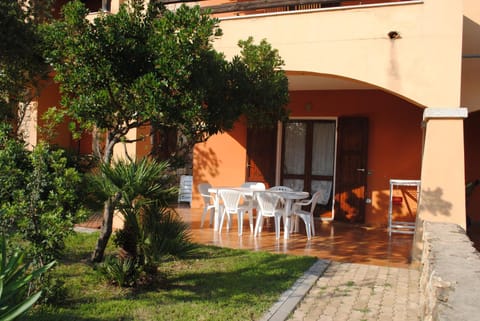 Facade/entrance, Garden, Garden view