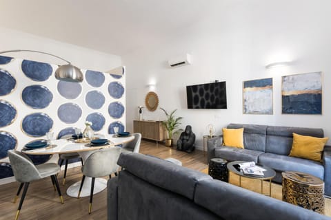 TV and multimedia, Living room, Seating area, Dining area