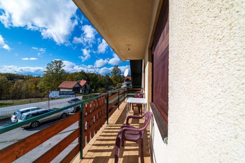 Balcony/Terrace, Street view, Inner courtyard view