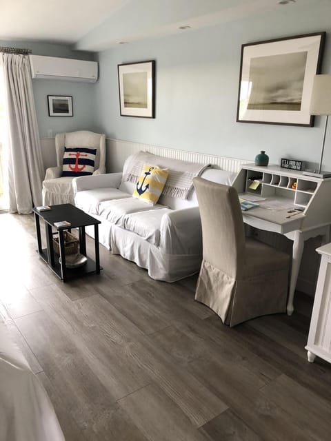 Property building, Seating area