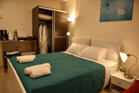 Photo of the whole room, Decorative detail