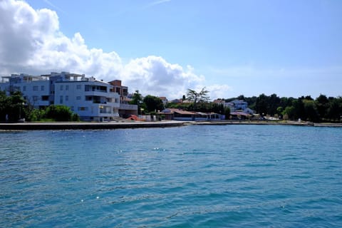 Off site, Neighbourhood