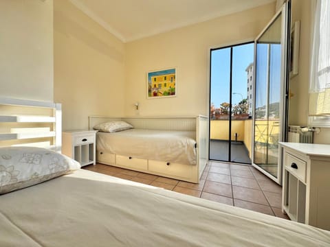 Villa Angelina Holiday Homes I Casa Limone I 5 minuti a piedi dal mare I Giardino I Parcheggio privato Apartment in Vallecrosia