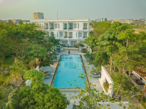 Swimming pool