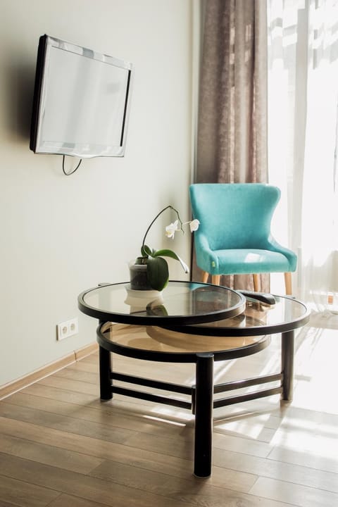 Day, Living room, Decorative detail