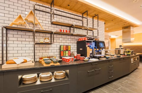 Restaurant/places to eat, Food and drinks, Breakfast, Buffet breakfast