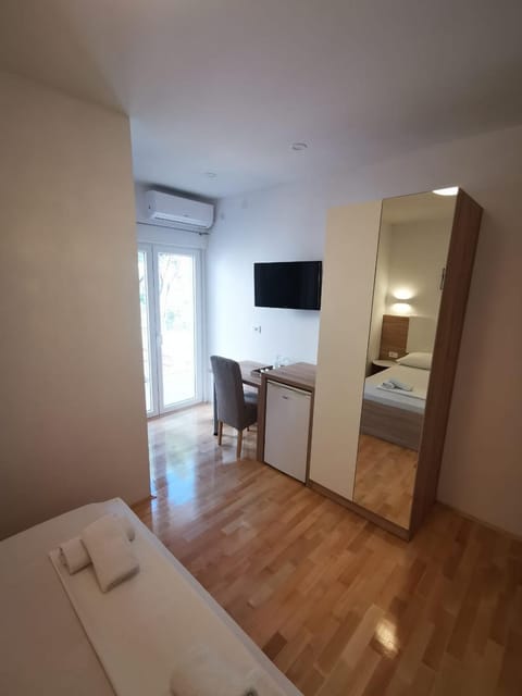 Apartments and Rooms Kod Mate Apartment in Zadar County