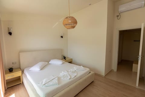 Bed, Photo of the whole room, Bedroom, towels, air conditioner