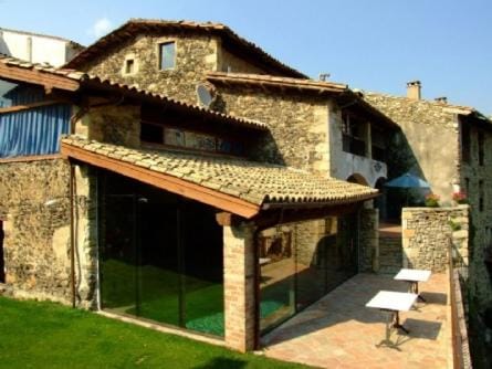 Property building, Garden, Swimming pool