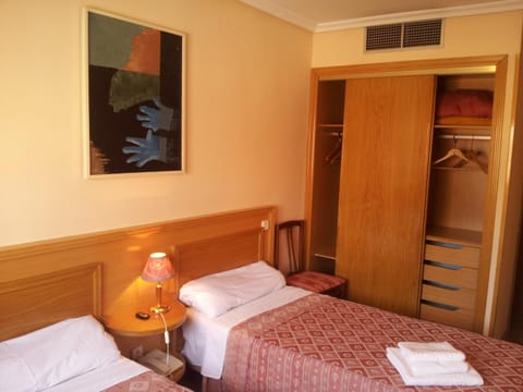 Bed, Other, Photo of the whole room, Decorative detail, Bedroom