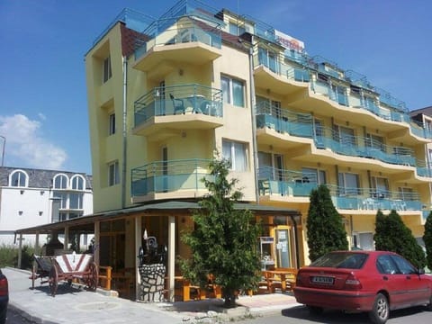 Property building, Restaurant/places to eat