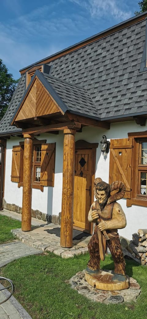 Zagroda Pod Gontem House in Pomeranian Voivodeship