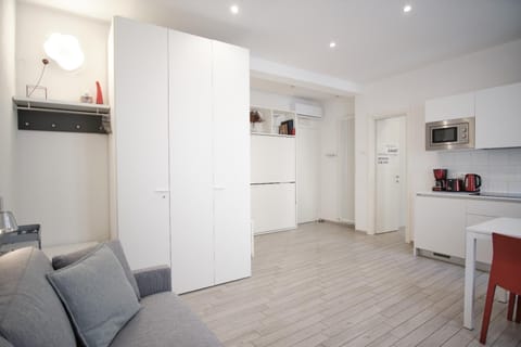 Kitchen or kitchenette, dishwasher, stove, toaster