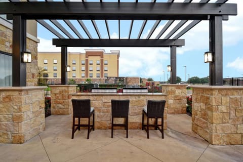 Patio, BBQ facilities