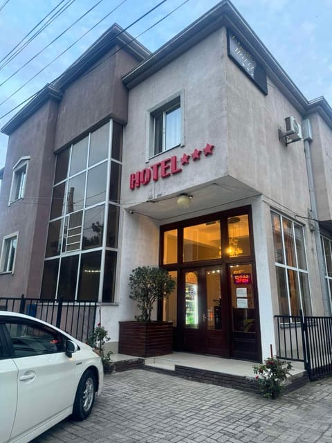 Property building, Facade/entrance, Day
