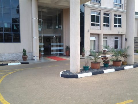 Property building, Restaurant/places to eat, Swimming pool, Breakfast