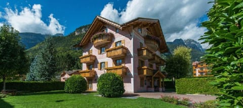 Facade/entrance, Garden