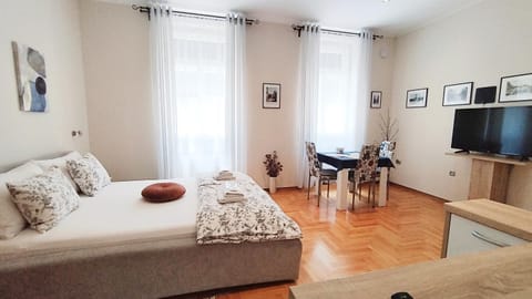 Lavender - City Room with free parking Bed and Breakfast in Pula