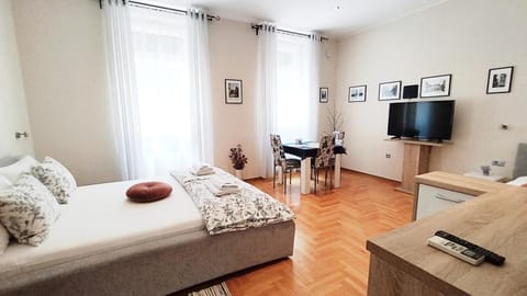 Lavender - City Room with free parking Bed and Breakfast in Pula