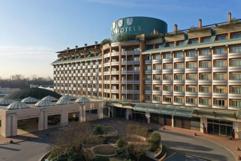 Facade/entrance, Bird's eye view