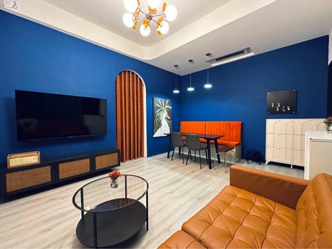 Communal lounge/ TV room, TV and multimedia, Living room, Seating area, Evening entertainment