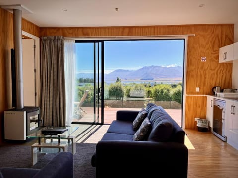 Living room, Lake view, Mountain view, kitchen
