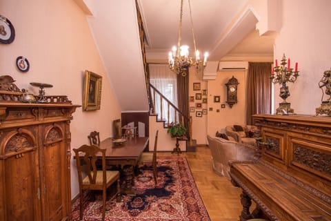 Communal lounge/ TV room, Living room, Lobby or reception, Dining area