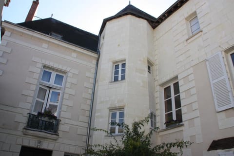 Facade/entrance, View (from property/room)