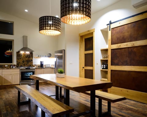 Alpenglow 1 House in Yosemite Park Way