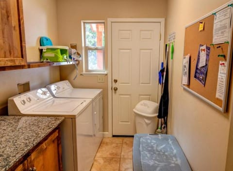 Alpine Aerie House in Yosemite Park Way