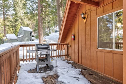 Clark Cabin Cabin in Yosemite Park Way