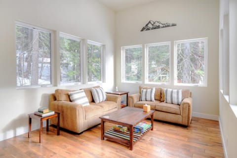 Eureka House in Yosemite Park Way