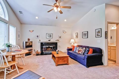 Hikers Hideaway House in Yosemite Park Way