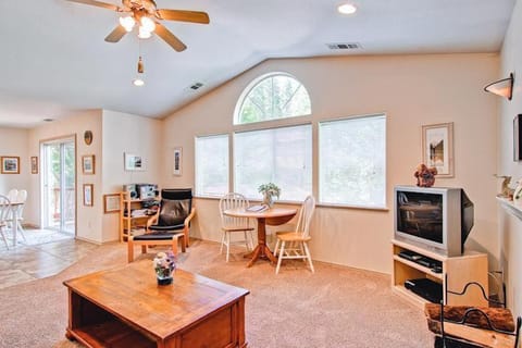 Hikers Hideaway House in Yosemite Park Way