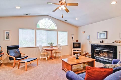 Hikers Hideaway House in Yosemite Park Way