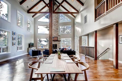 Kildrummy Lodge House in Yosemite Park Way