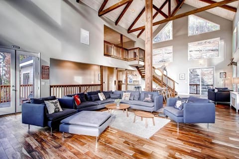 Kildrummy Lodge House in Yosemite Park Way