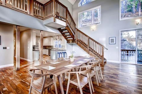 Kildrummy Lodge House in Yosemite Park Way