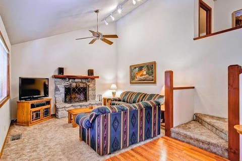 Little Sport House in Yosemite Park Way