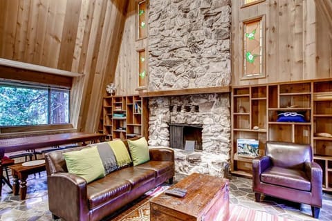 Sierra Haven House in Yosemite Park Way