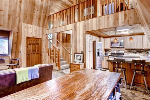 Sierra Haven House in Yosemite Park Way