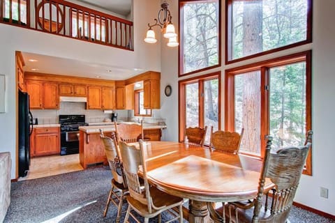 Sport Chalet House in Yosemite Park Way