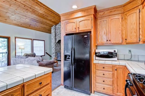 Sport Chalet House in Yosemite Park Way