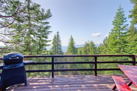 Stoneoaks House in Yosemite Park Way
