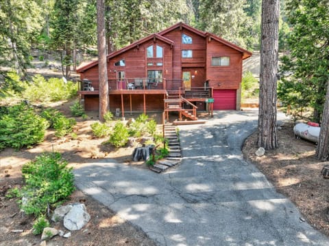 Yosemite Crossroads House in Yosemite Park Way