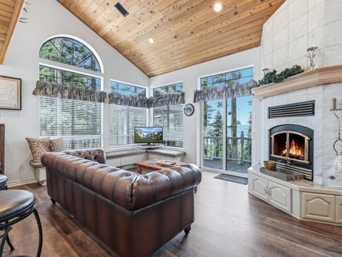 Chateau Royal West House in Yosemite Park Way