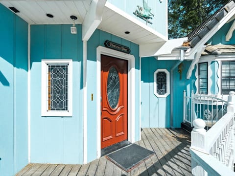 Chateau Royal West House in Yosemite Park Way