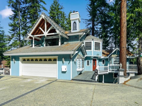 Chateau Royal West House in Yosemite Park Way